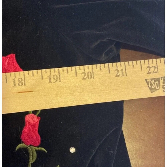 Quacker Factory Medium Rhinestone Rose Embroidered Black Velvet Shacket Top VTG - Picture 6 of 11
